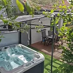 Messzikek 펜션 *