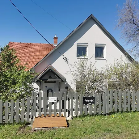Feriehus Messzikek Egerszalók